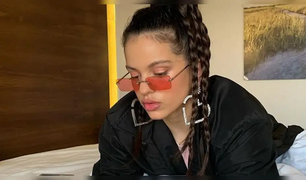 Rosalía seduce a fans con atrevido traje de látex [VIDEO]