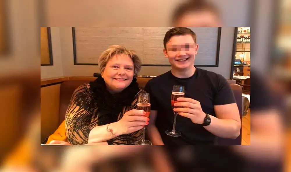 El estudiante de Ingeniería le escribió una carta a su madre explicándole que tenía problemas mentales. El estudiante de Ingeniería le escribió una carta a su madre explicándole que tenía problemas mentales.