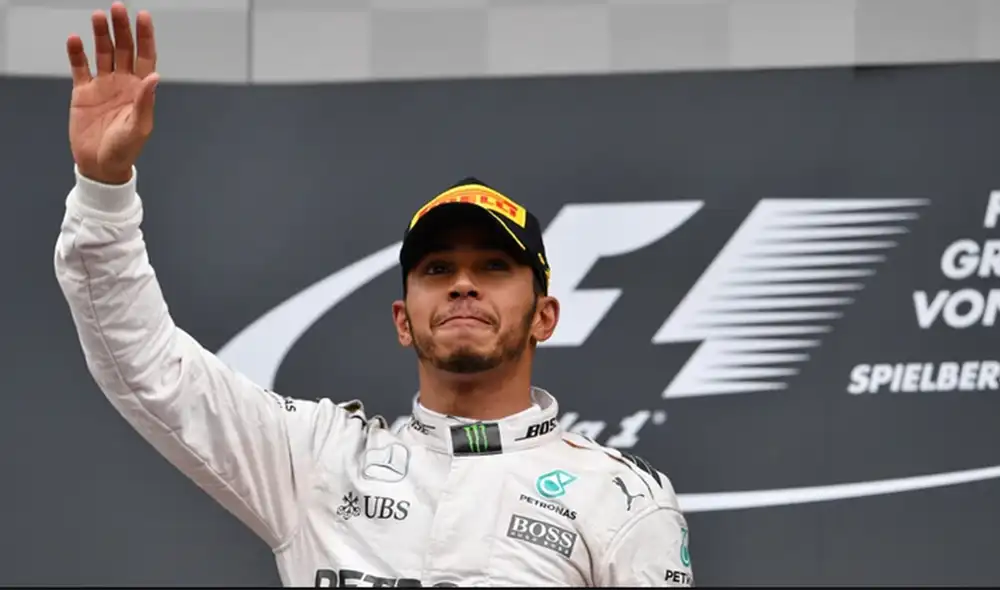 Lewis Hamilton desmintió presentar síntomas de coronavirus pese a haber estado cerca de personas infectadas. Foto; AFP.