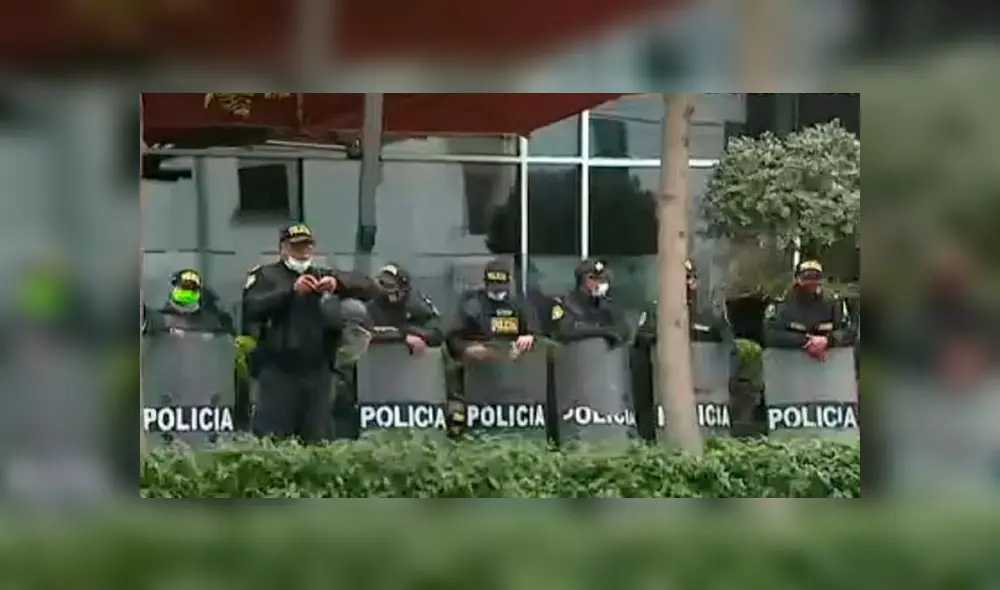 La PNP desplegó personal durante, antes y después del partido. Foto: captura de Canal N.