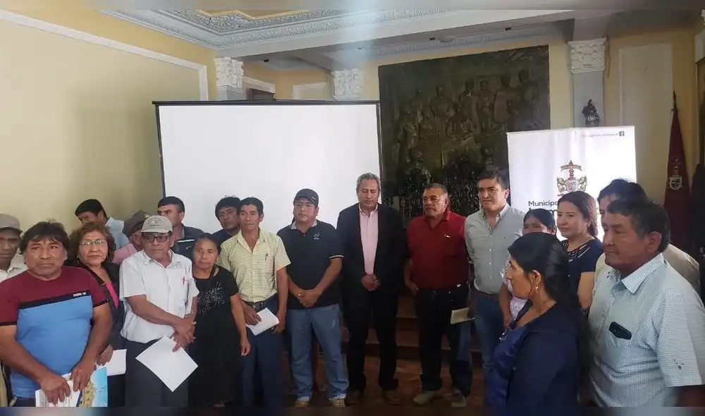 Entregan 55 cheques durante adquisición de predios para Autopista del Sol. Entregan 55 cheques durante adquisición de predios para Autopista del Sol.