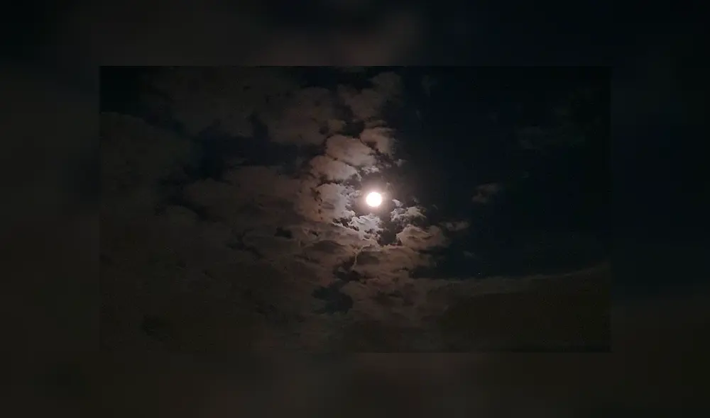 La superluna rosa en su punto más alto en Oaxaca. Foto: MarErnhst