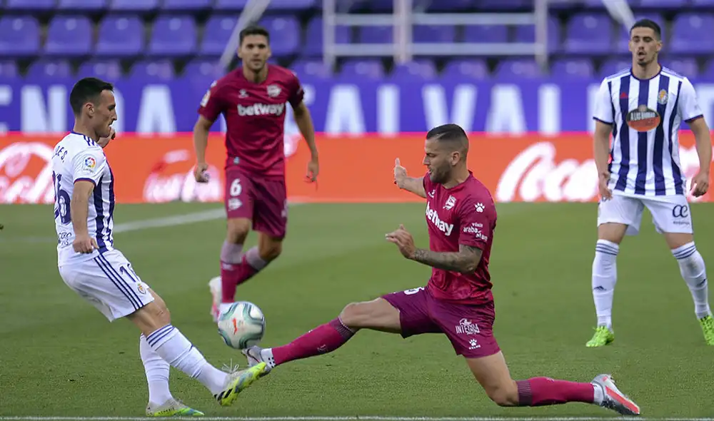 En su último encuentro, Alavés cayó por 1-0 frente al Real Valladolid. Foto: LaLiga Santander.