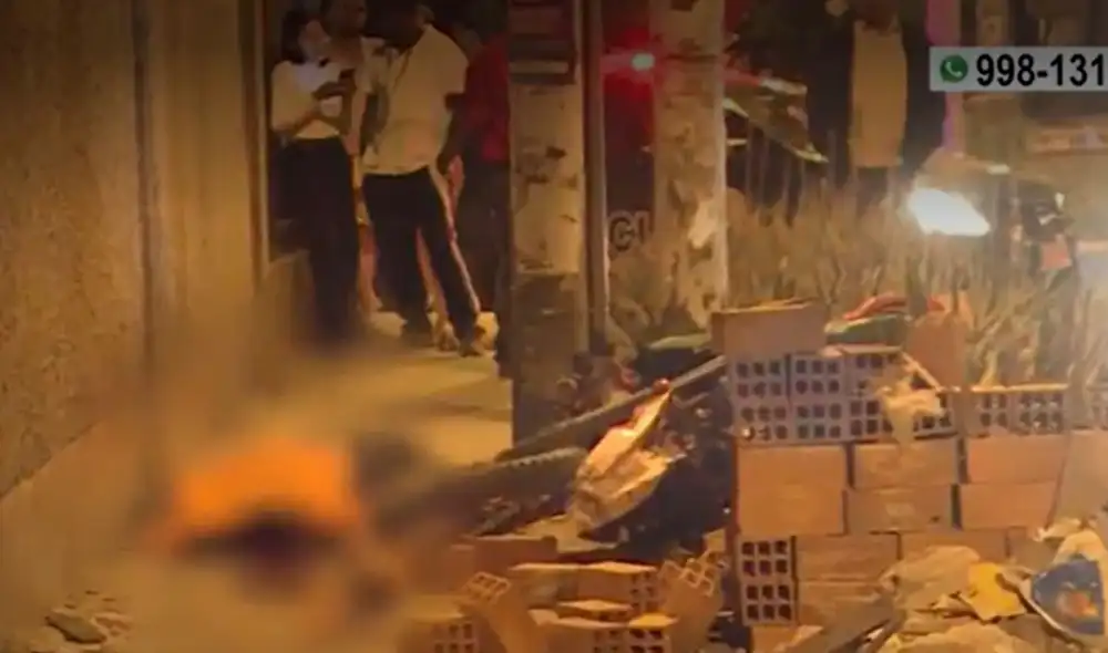 Sujeto impacta fuertemente su cabeza en su intento de escapar con motocicleta robada. Foto: Captura/América TV