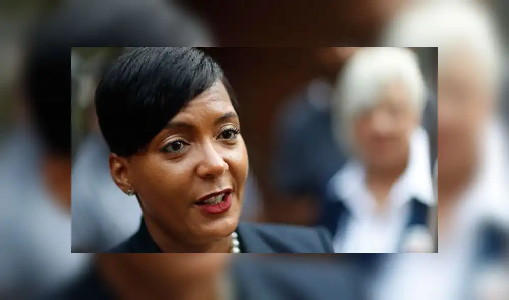 Coronavirus: alcaldesa se rectifica y permitirá que restaurantes sirvan alcohol de manera temporal