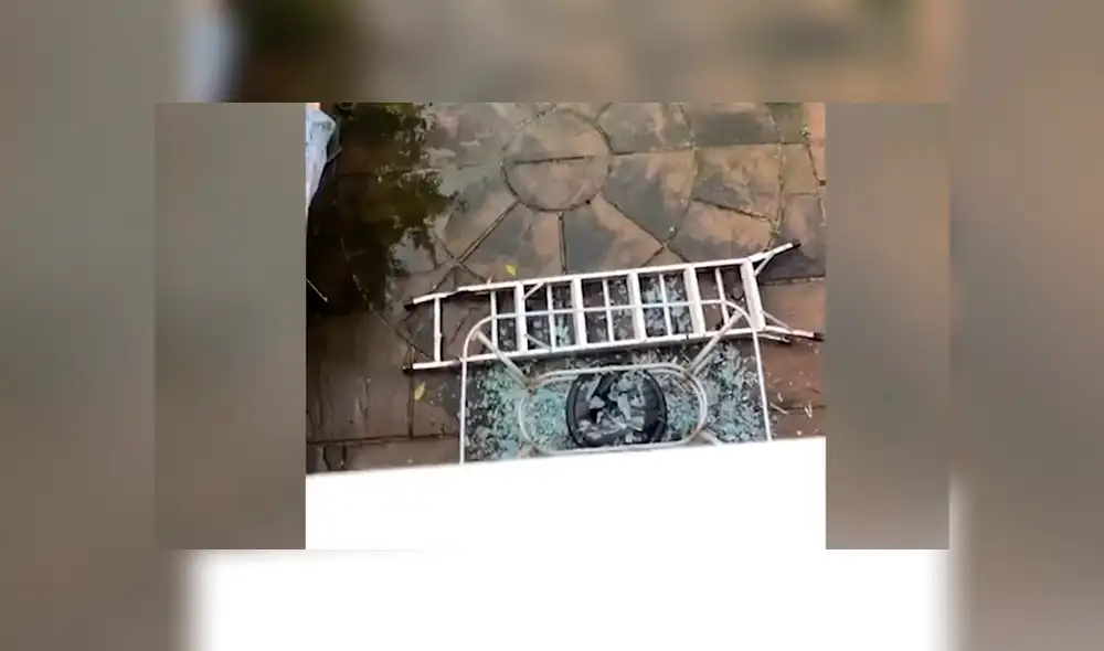 El joven provocó la molestia de su papá y tuvo que limpiar el patio de su casa. Foto: captura. El joven provocó la molestia de su papá y tuvo que limpiar el patio de su casa. Foto: captura.