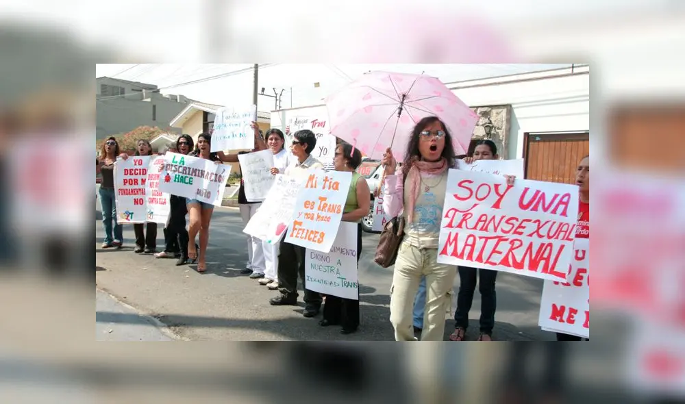 Defensoría del Pueblo pide que dejen ingresar a personas transexuales a los baños de mujeres de centro comercial de Chimbote. Créditos: La República. Defensoría del Pueblo pide que dejen ingresar a personas transexuales a los baños de mujeres de centro comercial de Chimbote. Créditos: La República.