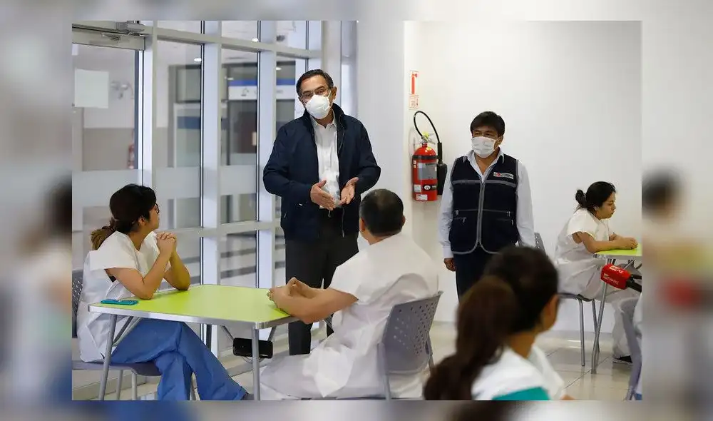 Martín Vizcarra en el Hospital de Ate Vitarte. Foto: PCM. Martín Vizcarra en el Hospital de Ate Vitarte. Foto: PCM.
