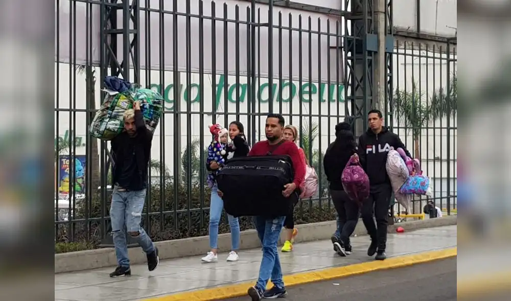 Familias venezolanas arriban al terminal de Plaza Norte [FOTOS]
