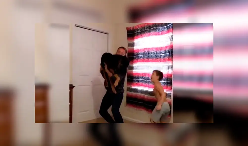En Facebook, un perro quería unirse a la diversión de su dueño con su menor hijo para que lo carguen.