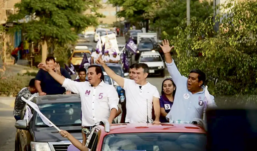 Recorrido. Junto a los candidatos al Congreso, Guzmán llegó hasta las zonas más peligrosas. Recorrido. Junto a los candidatos al Congreso, Guzmán llegó hasta las zonas más peligrosas.