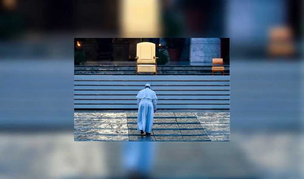 El papa insta al mundo a "remar juntos" contra la pandemia de coronavirus. Foto: EFE/AFP. El papa insta al mundo a "remar juntos" contra la pandemia de coronavirus. Foto: EFE/AFP.