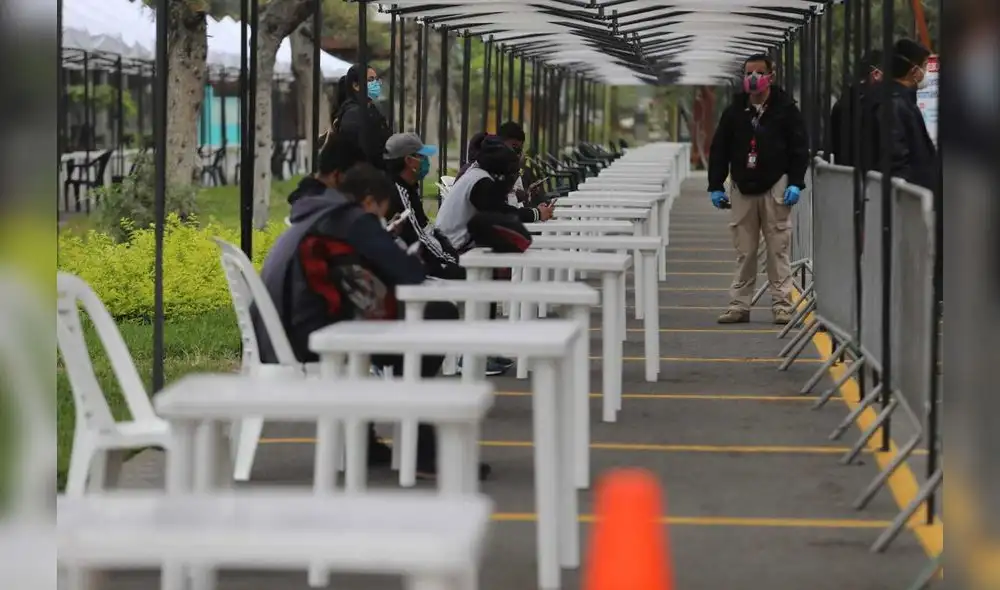 Muñoz presentó instalaciones donde reubicarán a comerciantes ambulantes. Foto: Jorge Cerdán / La República.