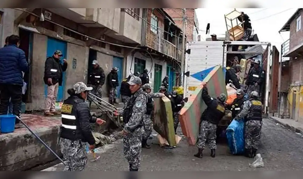 Clausuran 12 prostíbulos en centro minero La Rinconada de Puno.