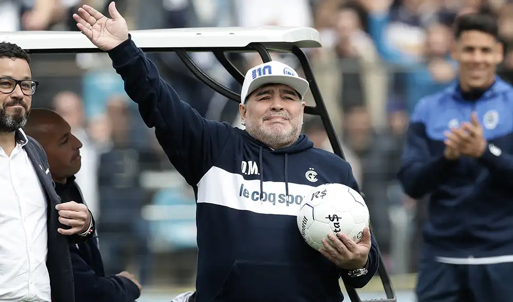 El nuevo director técnico de Gimnasia tomó el micrófono y le habló a todo el público que se hizo presente en el 'Juan Carmelo Zerillo' para presenciar su primera práctica como estratega del 'Lobo'.