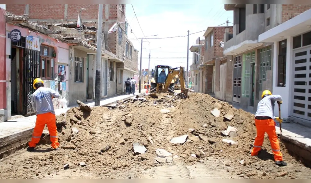 Construcción de drenaje pluvial y asfaltado de pistas iniciaron en Ciudad Eten 