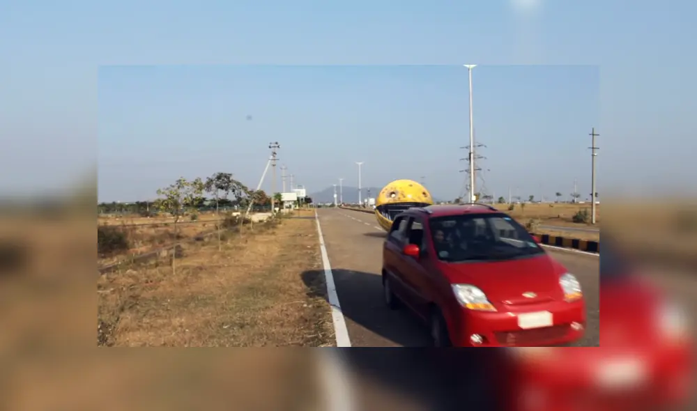 Escapar de los fantasmas, recoger fruta y un bar temático de los ochenta es lo que ofrece un laberinto de Pac-Man de tamaño real.