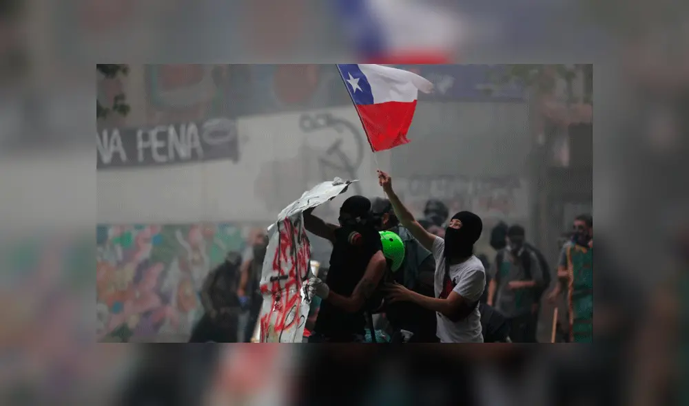 El estudiante de 21 años recibió los impactos en Plaza Baquedano. Foto: Reuters/Ivan Alvarado