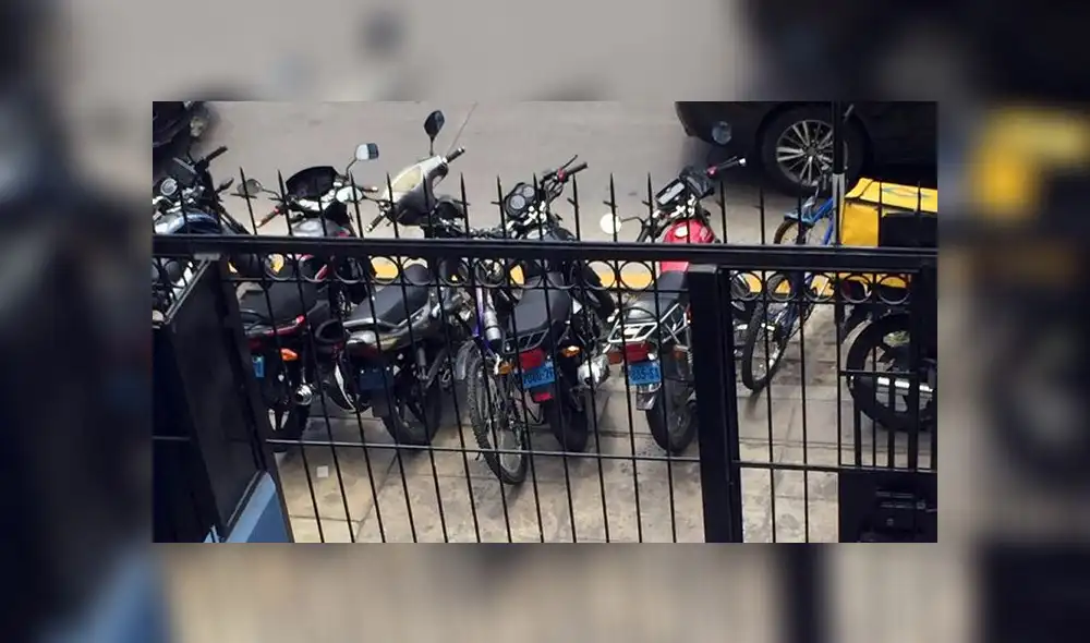 #YoDenuncio: motociclistas estacionan y ocupan veredas de Lince
