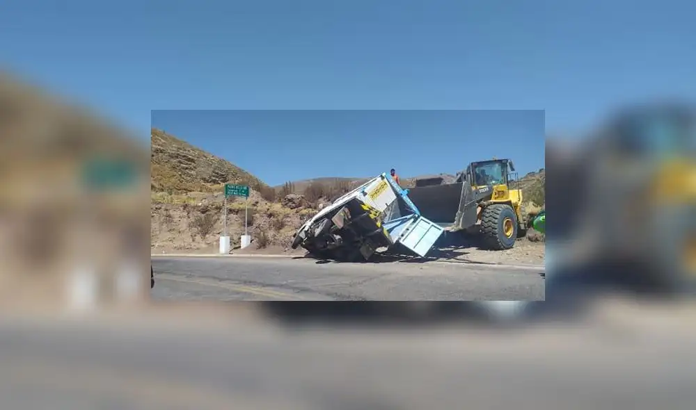 Camión se despistó en plena carretera en Puno