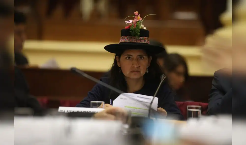 Congresista Tania Pariona anunció el retiro de colección Kuna por plagio Congresista Tania Pariona anunció el retiro de colección Kuna por plagio
