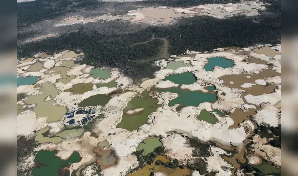 17-05-2019 ALDAIR MEJIA

ESTA MAANA ENTREGARON DONACION DE CARPAS Y EQUIPOS A DIVERSOS POLICIAS EL PRESIDENTE DE LA REPUBLICA MARTIN VIZCARRA Y EL MINISTRO CARLOS MORAN ESTUVIERON PRESENTE EN LA PAMPA MADRE DE DIOS COMO PARTE DEL OPERATIVO MERCURIO 2019 CONTRA LA MINERIA ILEGAL