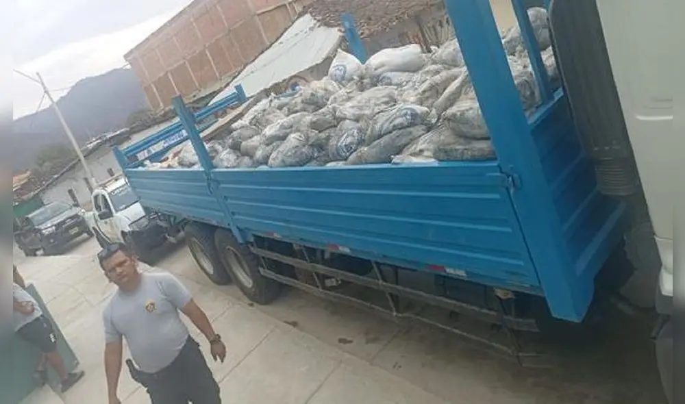 Intervienen oro de manera ilegal en Suyo. Foto: PNP Intervienen oro de manera ilegal en Suyo. Foto: PNP