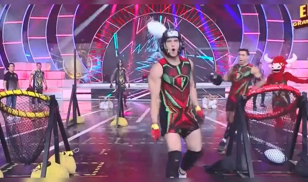 Facundo Gonzalez cayó al suelo luego de la indisciplina del 'guerrero'. Facundo Gonzalez cayó al suelo luego de la indisciplina del 'guerrero'.