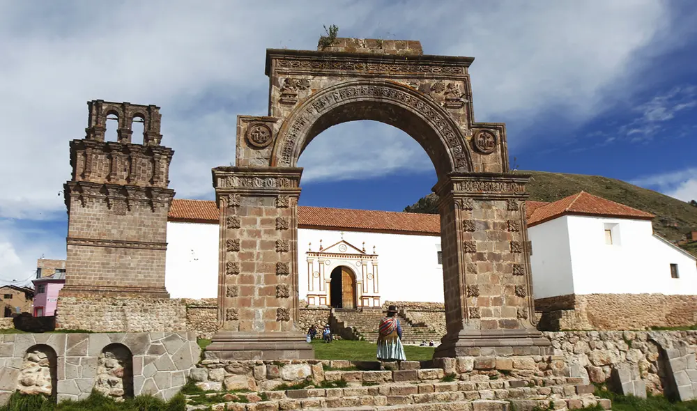 Una joya. La iglesia de Nuestra Señora de la Asunción, se erigió en el siglo XVI bajo la advocación de Santa María la Mayor. Es de estilo renacentista. Posee una torre de piedra tallada con un campanario de tres arcos. Foto: Juan Carlos Cisneros/ La República Una joya. La iglesia de Nuestra Señora de la Asunción, se erigió en el siglo XVI bajo la advocación de Santa María la Mayor. Es de estilo renacentista. Posee una torre de piedra tallada con un campanario de tres arcos. Foto: Juan Carlos Cisneros/ La República