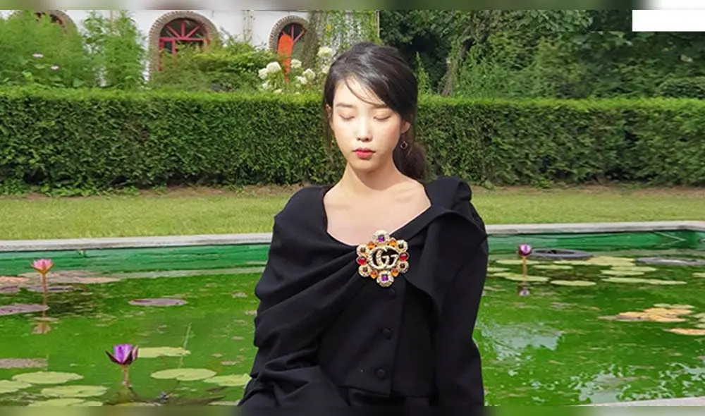 Desliza para ver más fotos de IU.