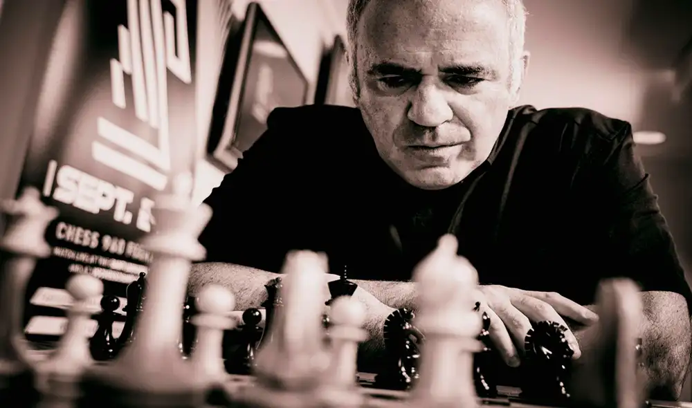 Gary Kaspárov, uno de los mayores genios del ajedrez, en el Club de Ajedrez de San Luis (Misuri, EE. UU.) | Foto referencial:  Saint Louis Chess club / Lennart Ootes