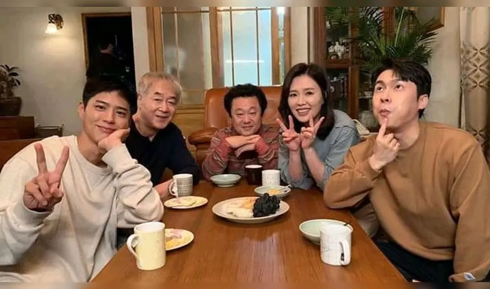 Desliza para ver más fotografías del actor de Record of youth, Park Bo Gum previo a cumplir su servicio militar. Créditos: tvN