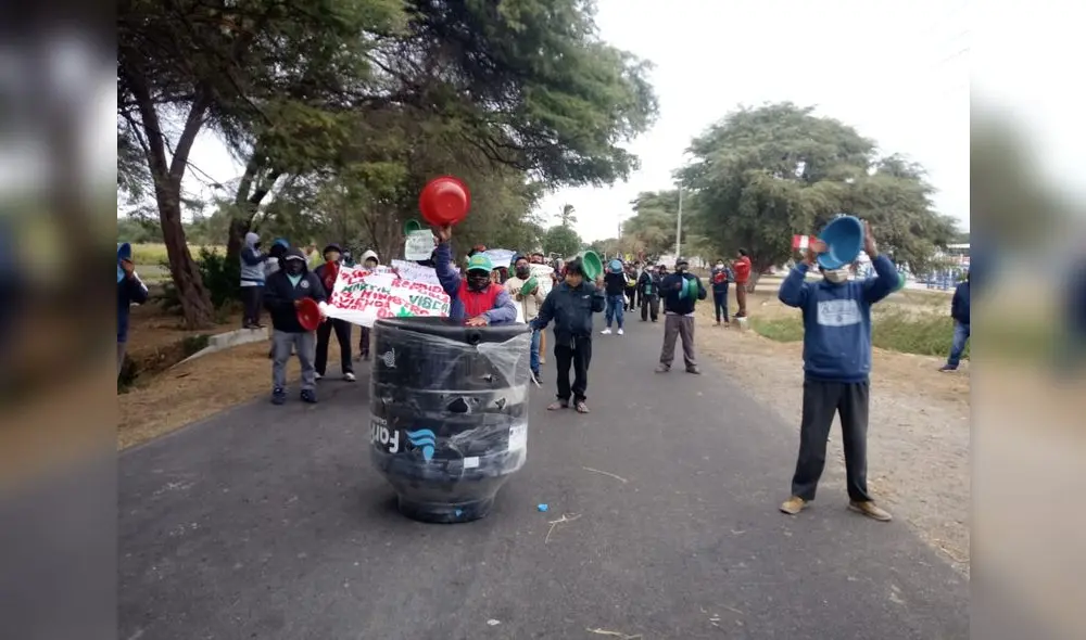 Pobaldores detuvieron el tráfico por varios minutos.