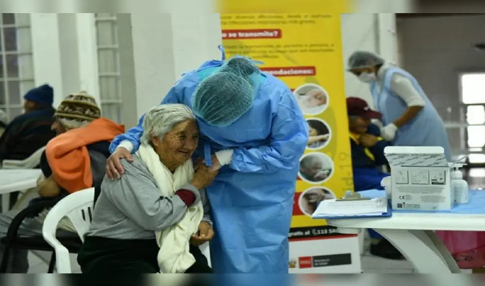 En un día vacunaron a 360 ancianos y trabajadores de asilos contra neumococo. En un día vacunaron a 360 ancianos y trabajadores de asilos contra neumococo.