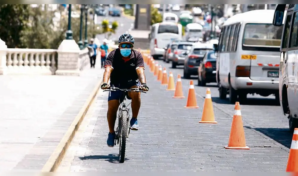 medio amigable. La bicicleta no contamina el medio ambiente, además le permite al ciclista hacer ejercicio y estar sano.