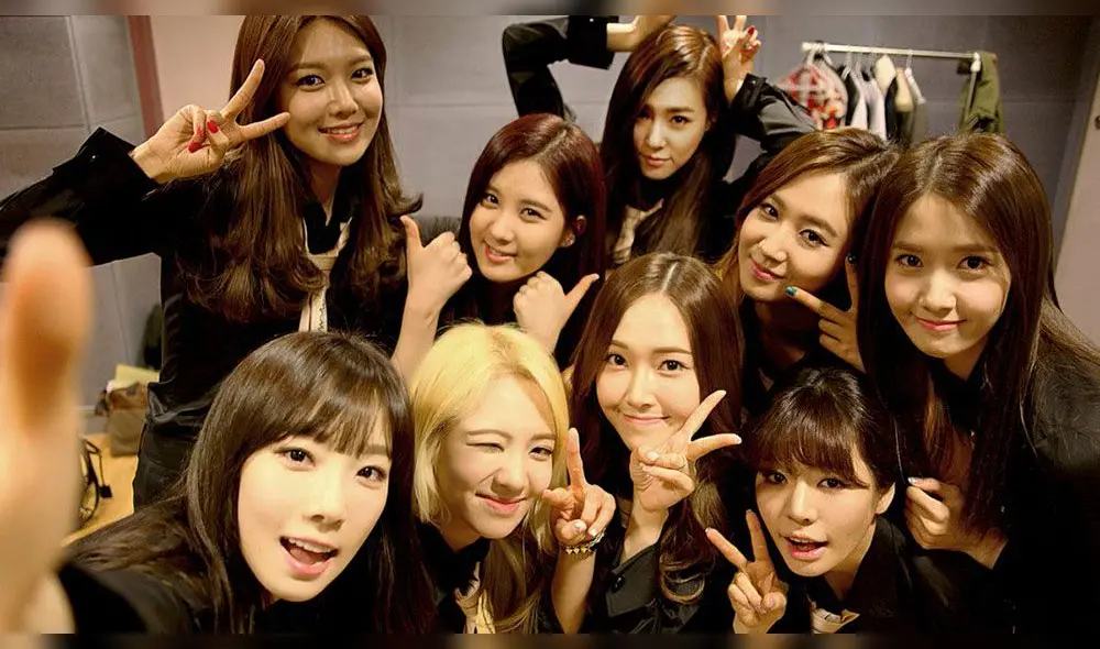 Girls Generation es uno de los grupos más populares de la "Ola Coreana". En esta foto, Jessica aparece al medio.