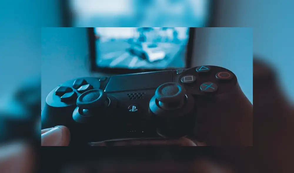 Exfuncionario de Estados Unidos compra mando DualShock 4 pirata y culpa a China.