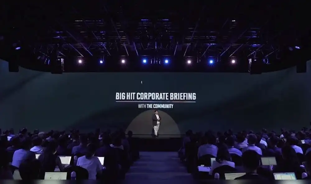 En agosto del 2019 se realizó un primer brieffing de Big Hit en el que expusieron sus planes empresariales. En agosto del 2019 se realizó un primer brieffing de Big Hit en el que expusieron sus planes empresariales.