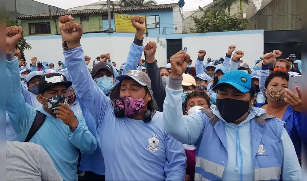 Trabajadores piden que se vuelva a debatir la renovación con Slimp Callao. Foto: Jessica Merino / URPI-GLR