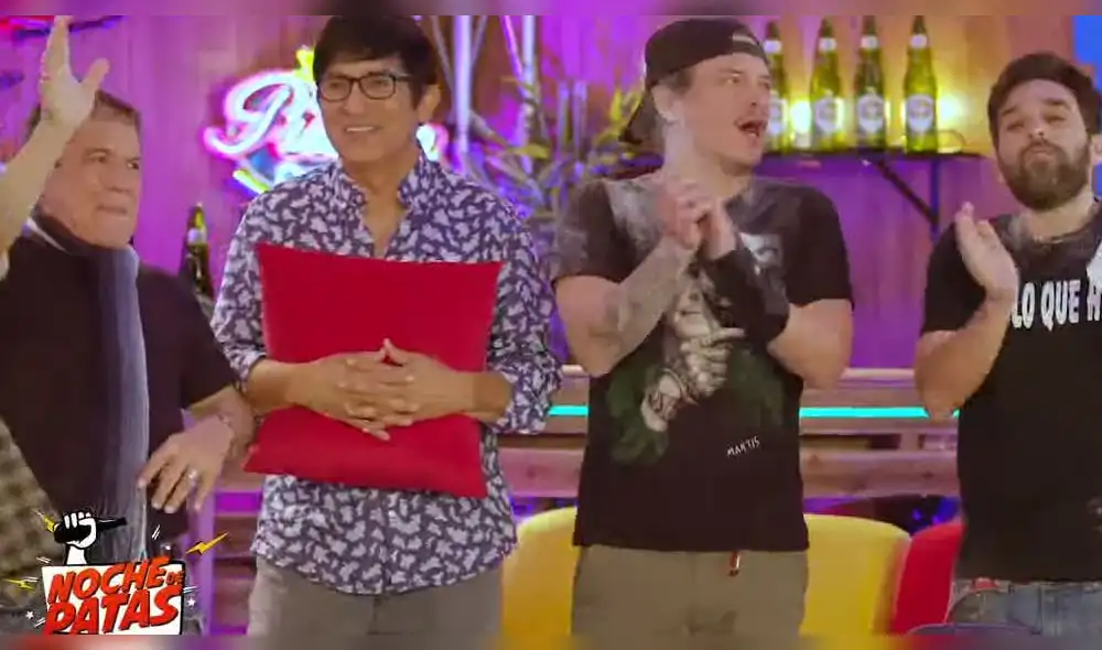 “Noche de patas”: ‘Chato’ Barraza besa a Carlos Vílchez  para ganar concurso de chistes [VIDEO]