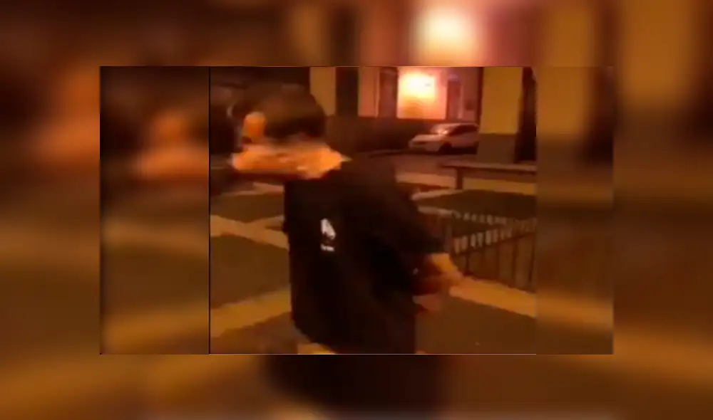 Mendigo es agredido mientras pedía dinero a transeúntes [VIDEO]