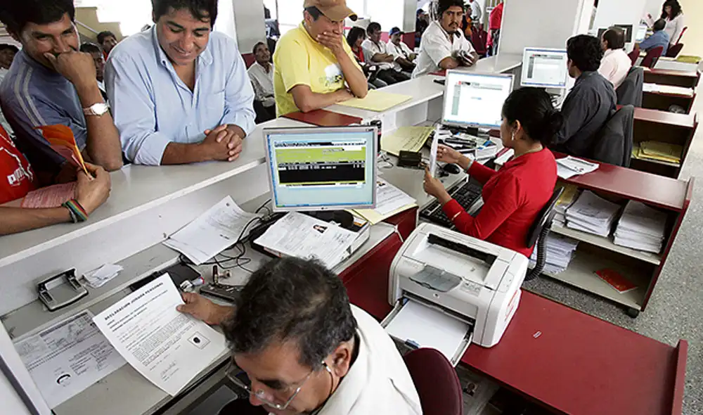 Posiciones. Servidores públicos exigen estabilidad, el MEF busca ordenar la planilla del Estado.