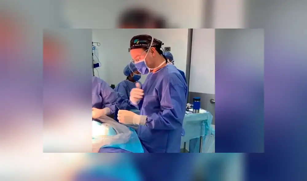 Un médico cirujano ha causado sensación en Facebook al bailar como Anuel AA en plena operación. Un médico cirujano ha causado sensación en Facebook al bailar como Anuel AA en plena operación.