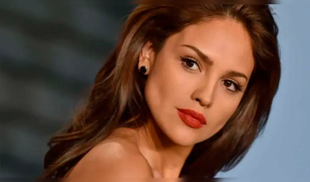 Eiza González pasa la cuarentena en bikini