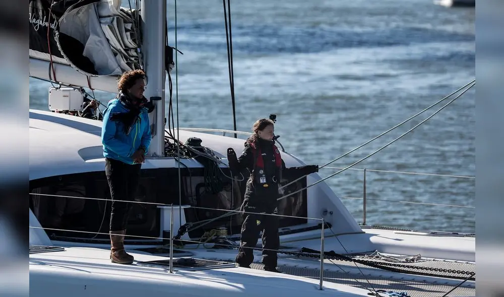Greta Thunberg, la activista sueca convertida en un baluarte de defensa del medio ambiente, desembarcó este martes en Lisboa. Foto: AFP. Greta Thunberg, la activista sueca convertida en un baluarte de defensa del medio ambiente, desembarcó este martes en Lisboa. Foto: AFP.