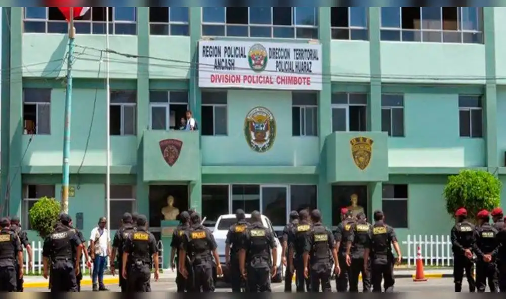 Agentes de la División Policial de Chimbote siguen dando batalla al coronavirus. Agentes de la División Policial de Chimbote siguen dando batalla al coronavirus.