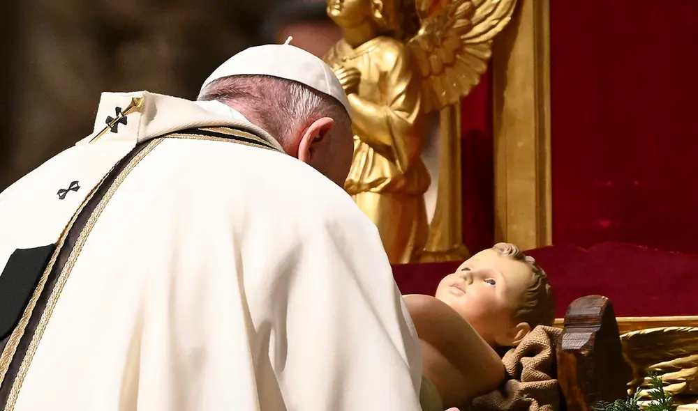 Papa Francisco lidera atípica Misa de Gallo debido a las restricciones por la pandemia de COVID-19. Foto: AFP