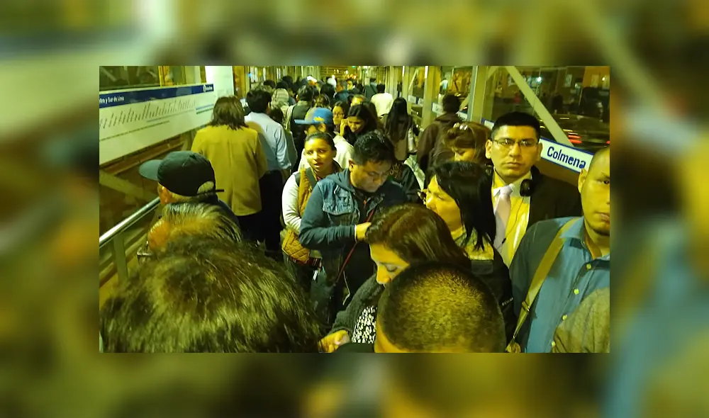 Inmensas colas en estaciones de metropolitano 