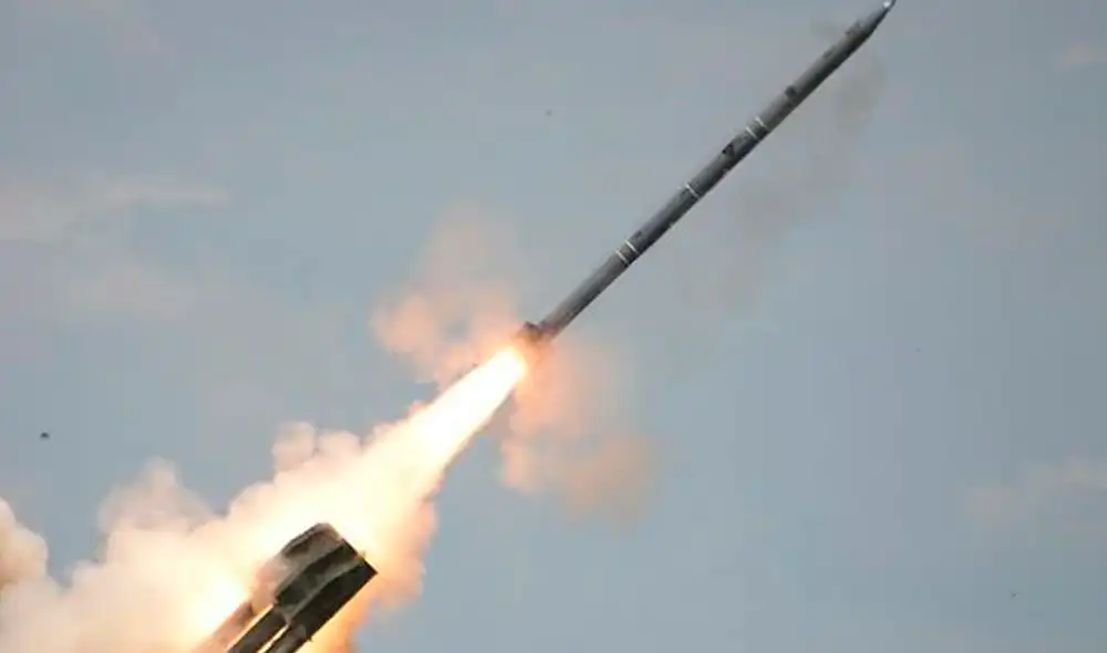 Atacan con misiles cerca de base militar donde se alojan tropas estadounidenses Atacan con misiles cerca de base militar donde se alojan tropas estadounidenses