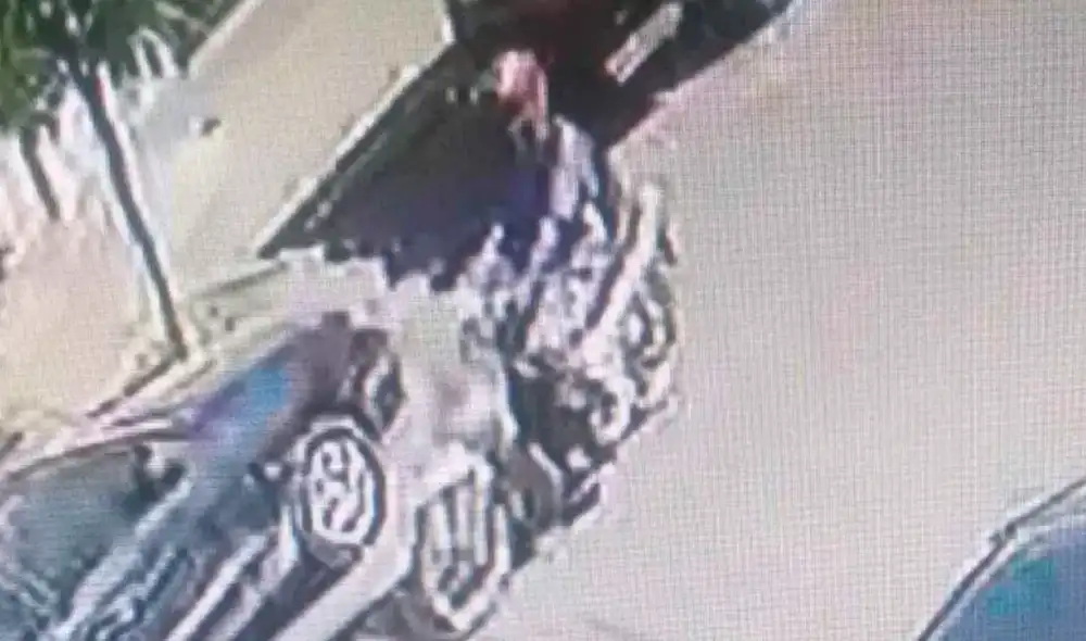 La imagen de una cámara de seguridad que muestra al agresor. Foto: La Brújula 24